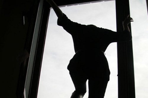 Sabunçuda 40 yaşlı qadın intihara cəhd etdi