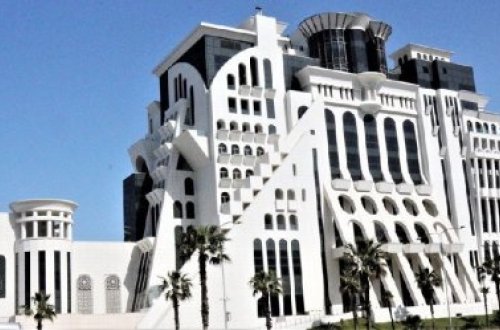 AZAL şefinin arvadı 31 milyonluq otel tikdirib!