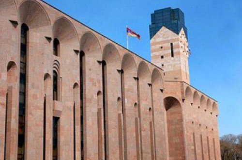 Yerevan meriyasının binası qarşısında etiraz aksiyası keçirilir