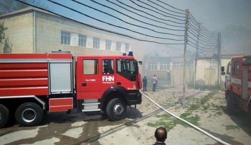 Bakıda məktəbdə yanğın - Şagirdlər təxliyə olundu/ YENİLƏNİB