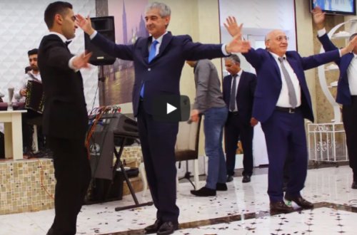 YAP rəsmilərinin toyda maraqlı rəqsi - Video
