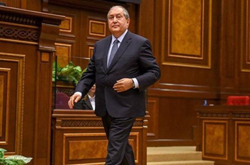 Radio aparıcısı prezident köməkçisi oldu