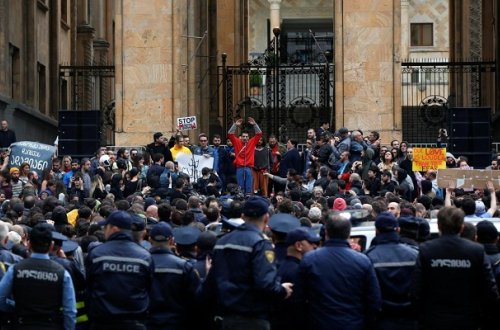 Tbilisidə etiraz aksiyası dayandırıldı