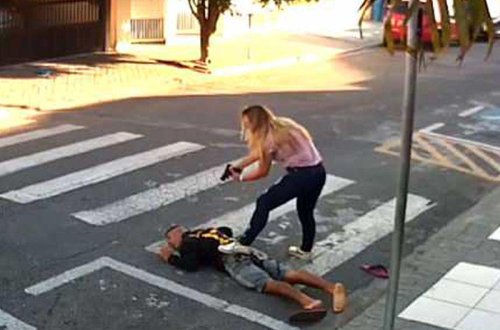 Məktəbin önündə güllələnmə: ana qulduru vurdu - VİDEO - FOTO