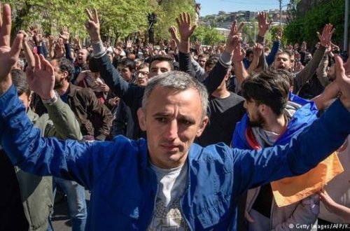 Yerevan küçələrini etiraz dalğası bürüyüb