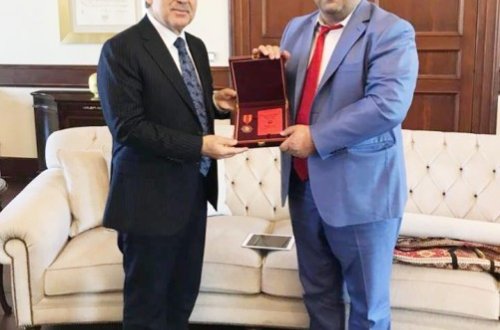 Türkiyənin sabiq Prezidenti Abdullah Gülə “Azərbaycanın dostu” qızıl ordeni təqdim olunub