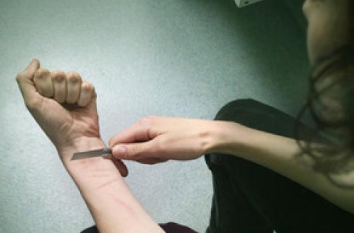 Bakıda qadın ailə münaqişəsi zəminində intihara cəhd göstərib