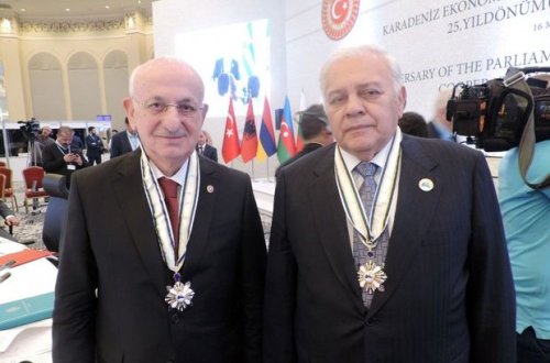 Oqtay Əsədovla İsmayıl Qəhrəmana “Şərəf” medalı verildi
