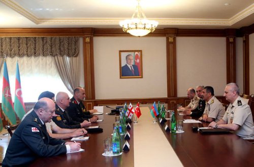 İsmayıl Güzeller və Zaza Caparidze Zakir Həsənovla danışıqlarda - FOTO