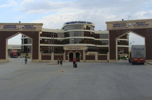 Maşının gizli saxlanc yerində mobil telefonlar aşkarlanıb