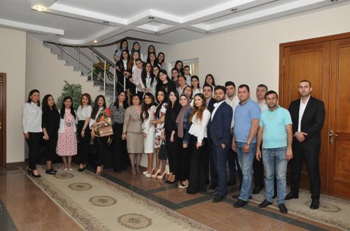 YAP sıralarına yeni daxil olanlara üzvlük vəsiqələri təqdim edildi.