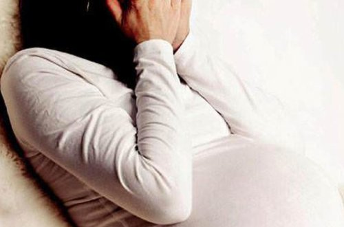 20 yaşlı tələbə qız tualetdə sevgilisindən uşaq dünyaya gətirdi