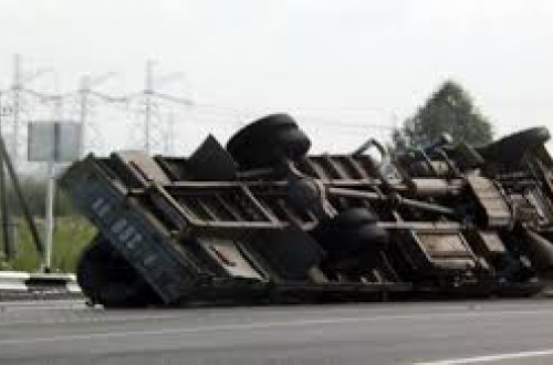 SON DƏQIQƏ:  Yük maşını aşıb, 19 nəfər ölüb