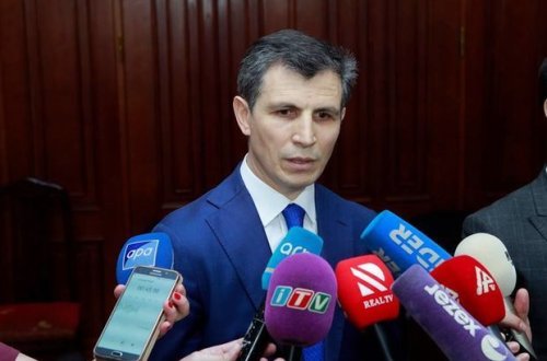 Deputat: Dərs rejimi düzgün deyil, ağırdır