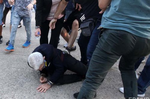 Yunanıstanda 12 nəfər şəhər merini döyərək xəstəxanalıq edib - Video