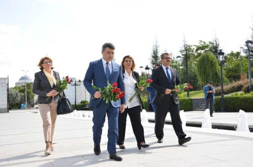 Nazirin ilk xarici səfəri