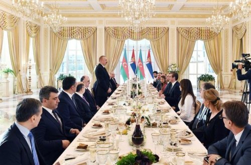 Serbiya prezidentinin şərəfinə rəsmi ziyafət verilib