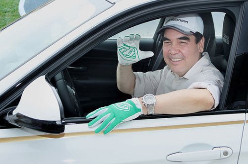 Türkmənistanda “77” rəqəmi olan nömrələr yığışdırılır