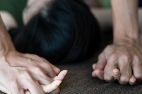 Atasının dostu olan 70 yaşlı kişi 18 yaşlı qızı ZORLADI - VİDEO