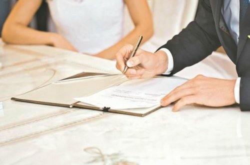 Millət vəkili: Nikah müqavilələri bağlanmalıdır