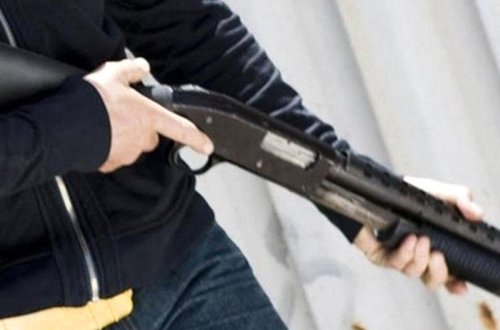 Anasının qonşu kişi ilə danışığını eşidən 22 yaşlı gənc XƏYANƏTİ ÖYRƏNDİ