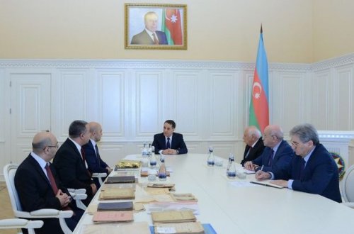 AXC-nin dövlət bayrağı hökumətə təqdim olundu - FOTO