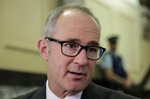 Nazir telefon zənginə görə istefa verdi