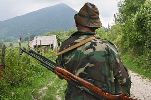 Beş qonşusunu güllələyib öldürdü, biri uşaqdır - Rusiyada dəhşət