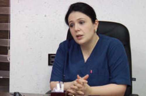 Bakıda klinikanın qadın baş həkimi xəstənin qızı tərəfindən döyülüb - FOTO