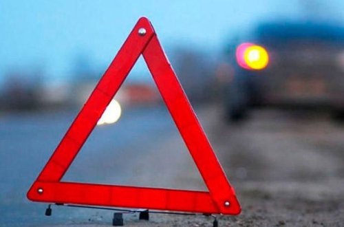 Bakıda avtomobil dirəyə çırpıldı: Ölən var