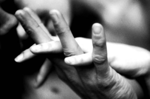 Qadın evinə çağırdığı ustayla zorla cinsi əlaqədə oldu - Əlimi sinəsinə qoyub ... - FOTO