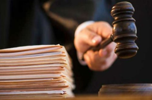 İki yaxın qohumunu güllələyən şəxsin cinayət işi