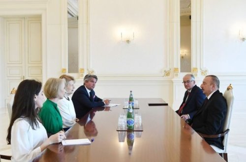 İlham Əliyev Britaniya baş nazirinin ticarət elçisini qəbul edib