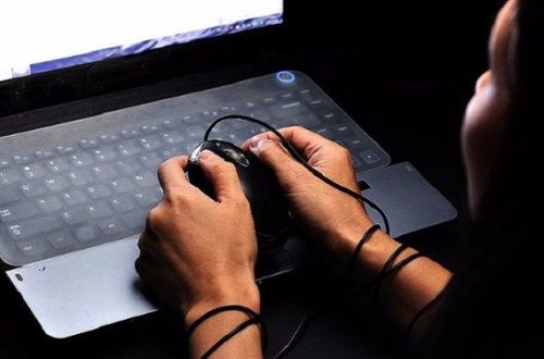 Qadını sosial şəbəkədə intim şəkilləri ilə şantaj edən kimdir? — TƏFƏRRÜAT