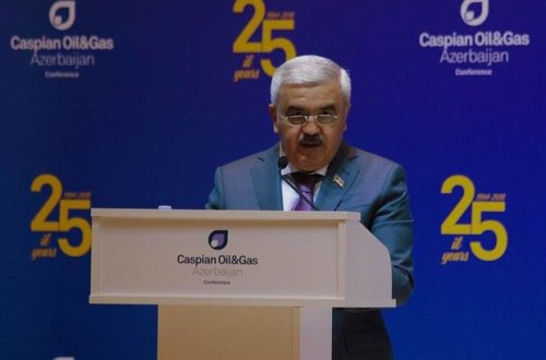 Rövnəq Abdullayev: Təbii qazın Avropaya nəqlinin bir addımlığındayıq