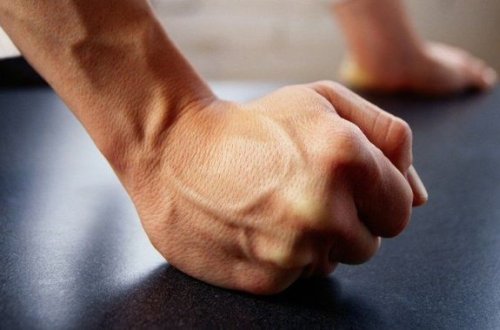 Bakıda vəzifəli şəxs öz kabinetində döyüldü