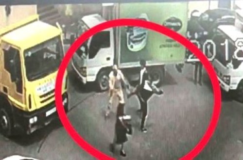 Bakıda 2 gənc söyüş söyən yaşlı kişini belə döydü - VİDEO