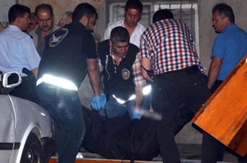 Qapını açanda həyatının şokunu yaşadı - Tək yaşayan anasını yerdə ... - VİDEO - FOTO