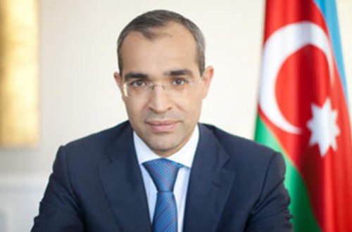 Mikayıl Cabbarov deputatların suallarına cavab verdi