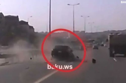 Bakıda dəhşətli qəza kameraya düşdü - VİDEO