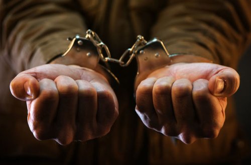 Heroin satan musiqi müəllimi saxlanılıb