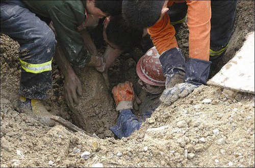 SON DƏQIQƏ:Sumqayıtda torpaq uçqunu: Ölən var