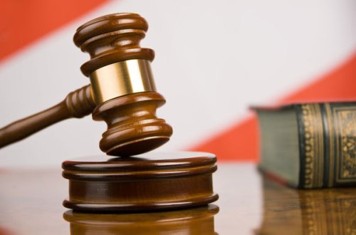 Azyaşlının ölümündə ittiham olunan qadına 10 il cəza istənilib