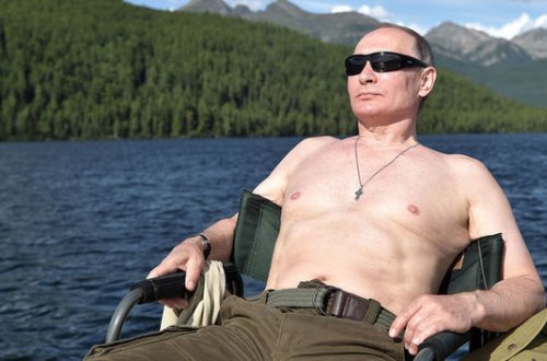 Putin yarıçılpaq şəkillərinə aydınlıq gətirdi