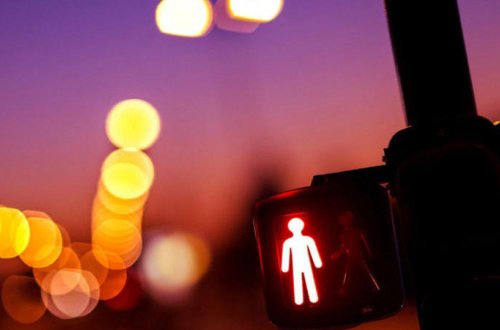 Bakıda iki gənc qızı maşın vurdu