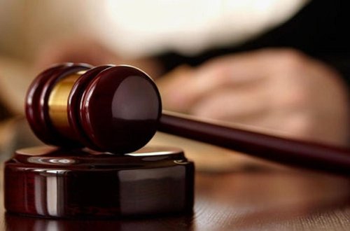 Həbsdə olan nəvəsinin yanına gələn baba elə bir şeyetdi ki... - FOTO