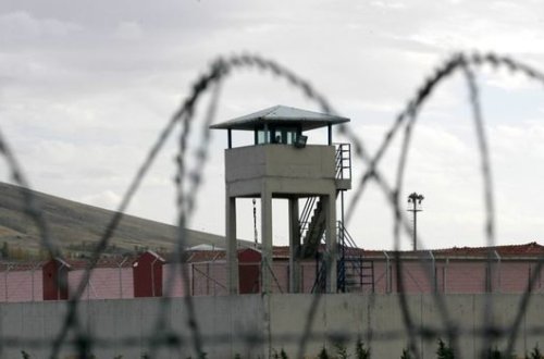 Bakıda həbsxanada silahlı insident: yaralanan var