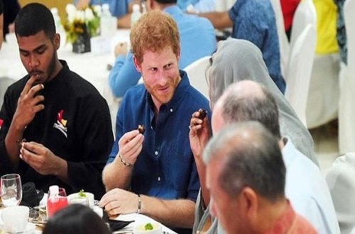 Şahzadə Harri iftarda – FOTO + VİDEO