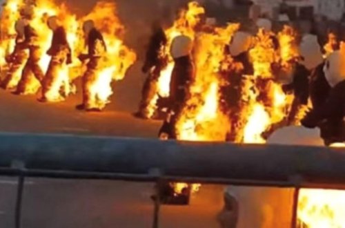 32 nəfər eyni anda özünü oda verdi – Video