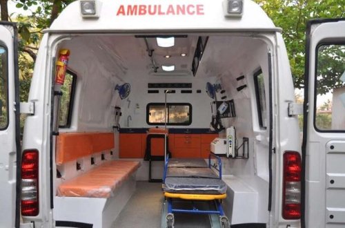 Mikroavtobus dirəyə çırpıldı: 13 yaralı